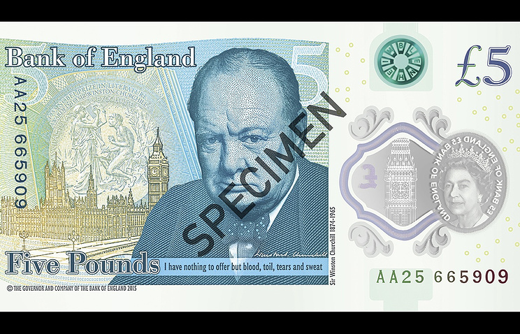 Новая купюра с портретом Уинстона Черчилля номиналом в £5 поступает во вторник в обращение в Великобритании (фото: EPA/BoE / tass.ru)